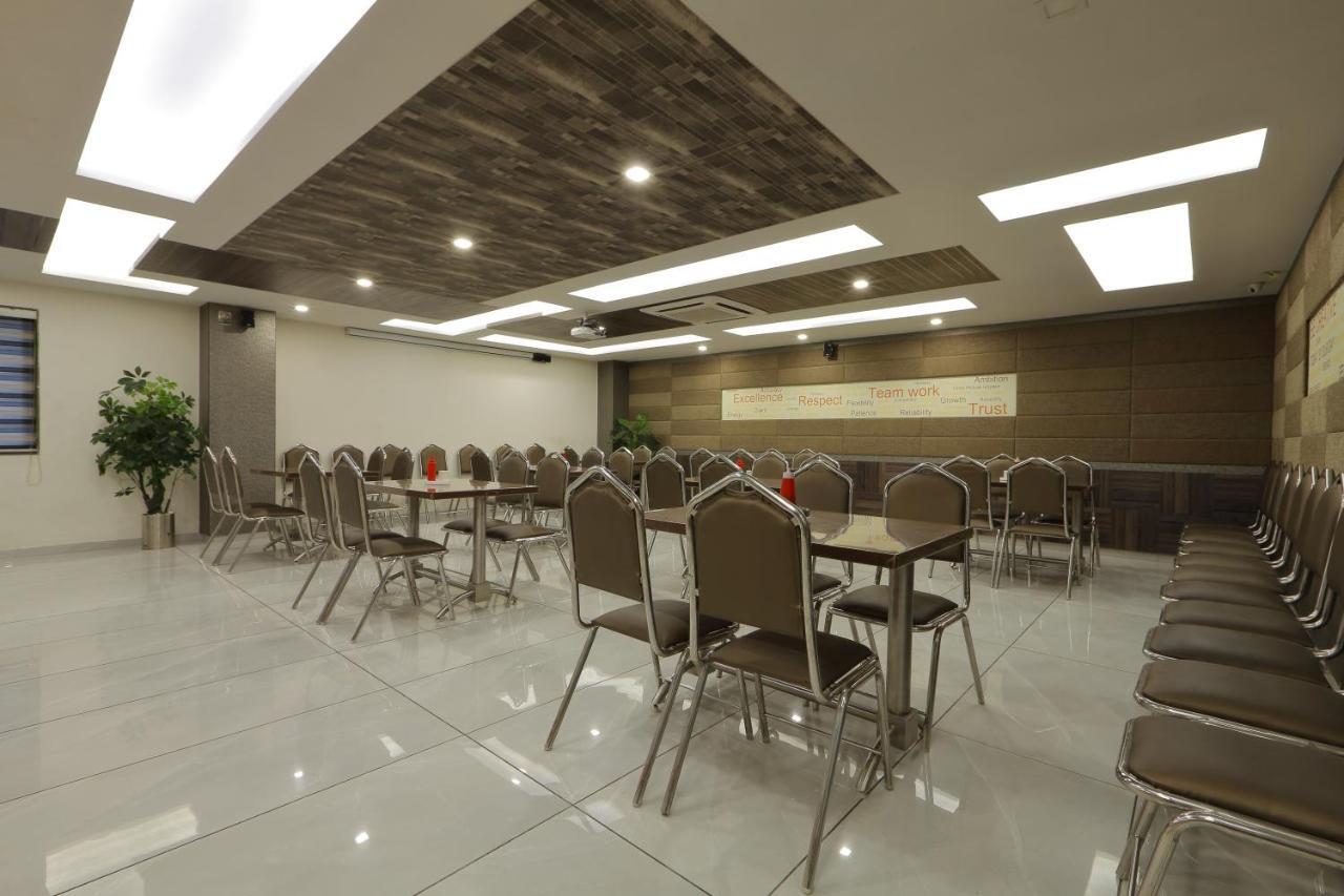 Hotel Unity Ahmedabad Luaran gambar